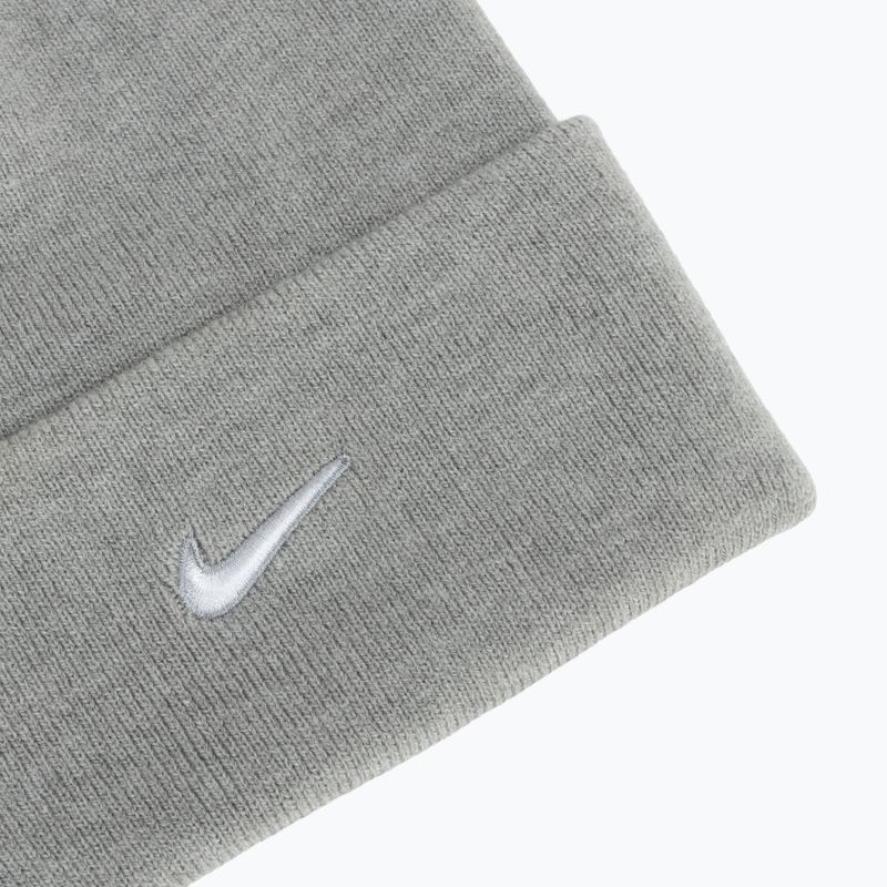 Zimní čepice Nike Peak Swoosh Beanie dark grey heather/white 3