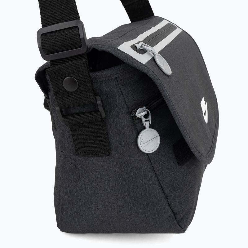 Snídaňová taška Nike Futura Messenger Lunch 7,5 l black 5