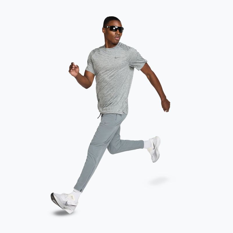 Pánské běžecké kalhoty Nike Stride Dri-Fit Woven smoke grey 2