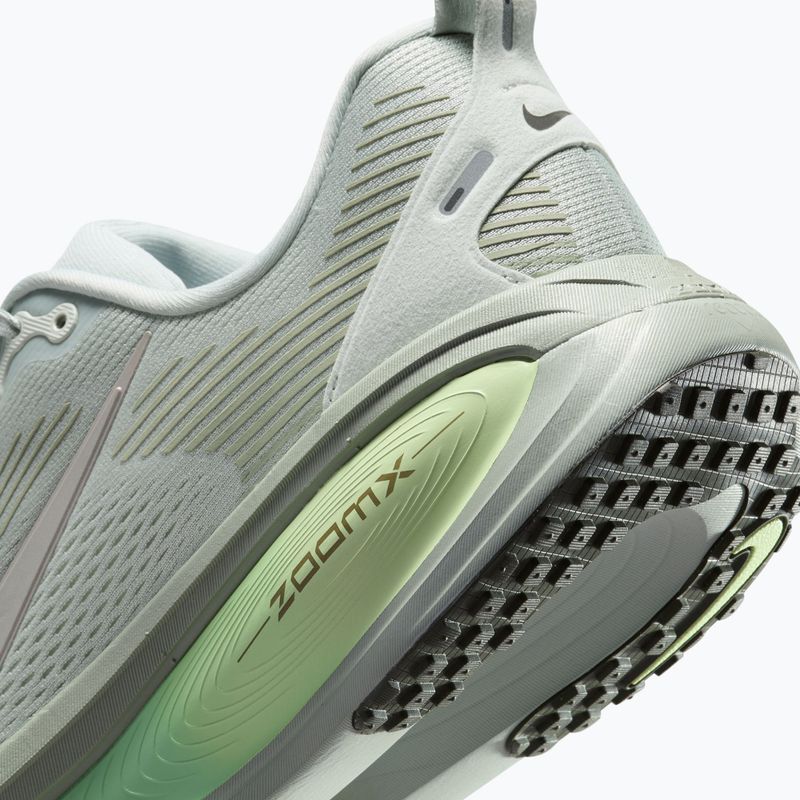 Pánské běžecké boty Nike Vomero 18 light silver/barely volt/college grey 4
