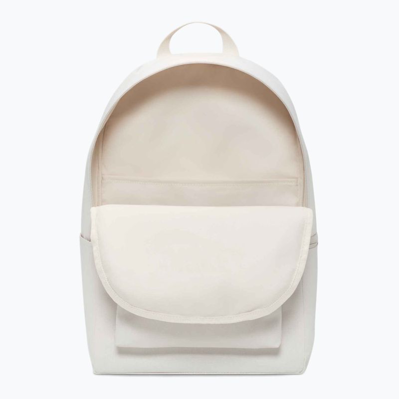 Batoh Nike Heritage 25 l light orewood brn/summit white 3