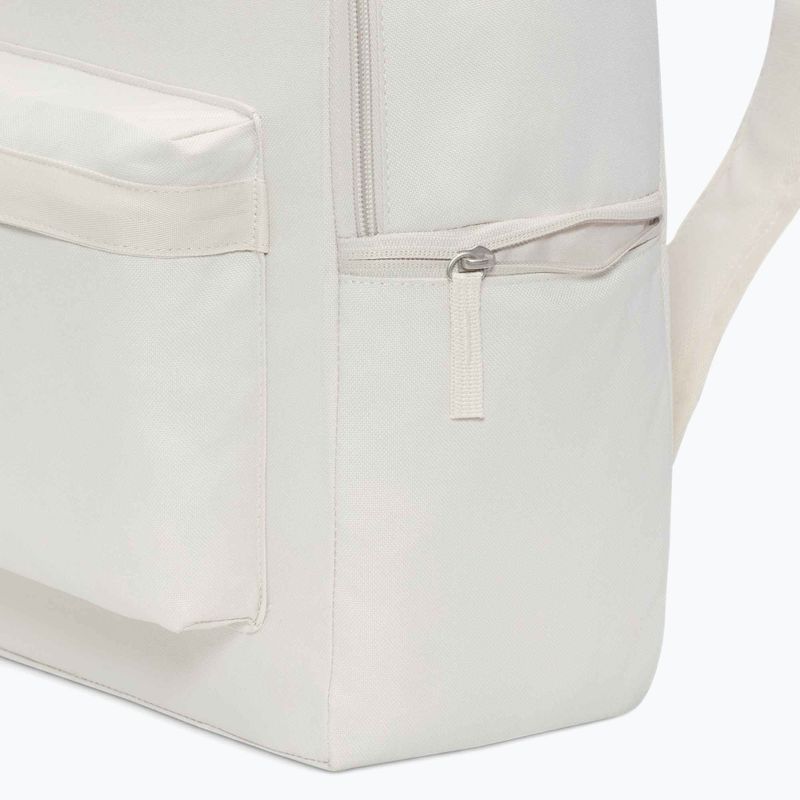 Batoh Nike Heritage 25 l light orewood brn/summit white 5