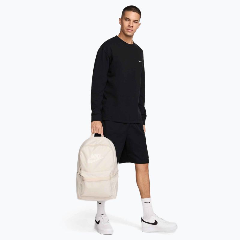Batoh Nike Heritage 25 l light orewood brn/summit white 7