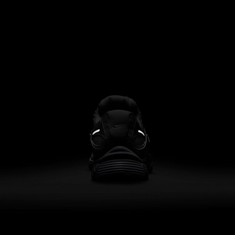 Pánské tenisky Nike V5 RNR white/black/metallic silver/white 6