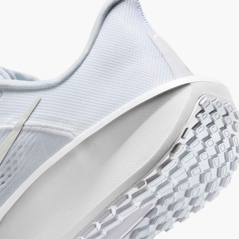 Pánské běžecké boty Nike Quest 6 white / platinum tint / white 9