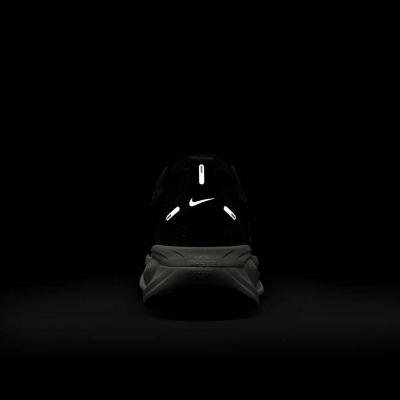 Dámské běžecké boty Nike Vomero 18 black/coconut milk/summit white 9