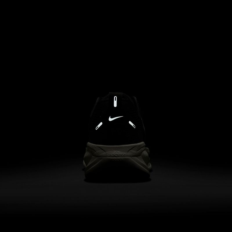 Pánské běžecké boty Nike Vomero 18 Vomero 18 IF0514 black/coconut milk/summit white 10