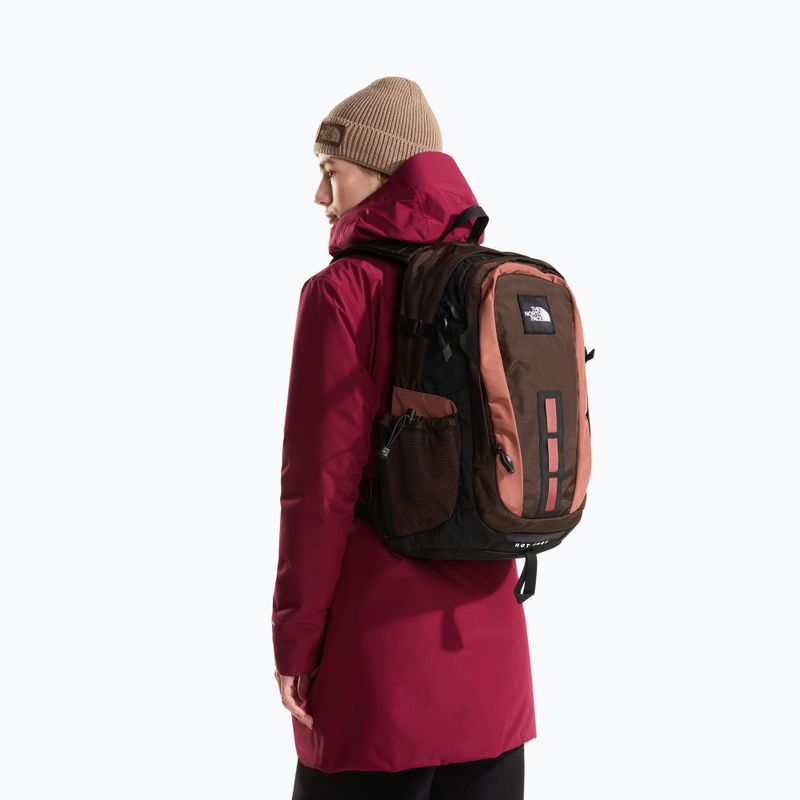 Městský batoh The North Face Hot Shot Se 30 l dark chestnut/copper si 7