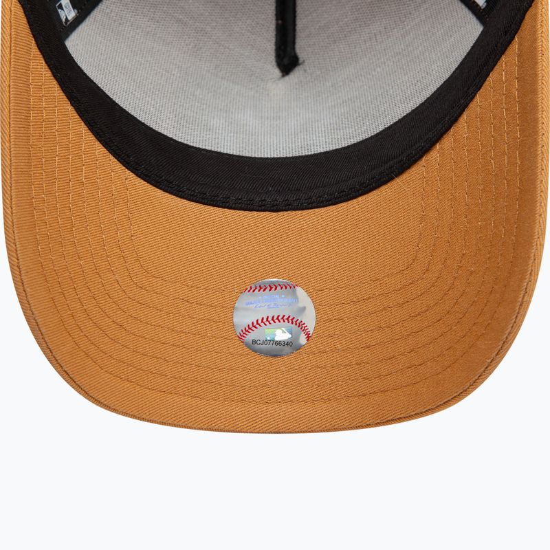 Kšiltovka  New Era League Essential Trucker New York Yankees dark beige 5