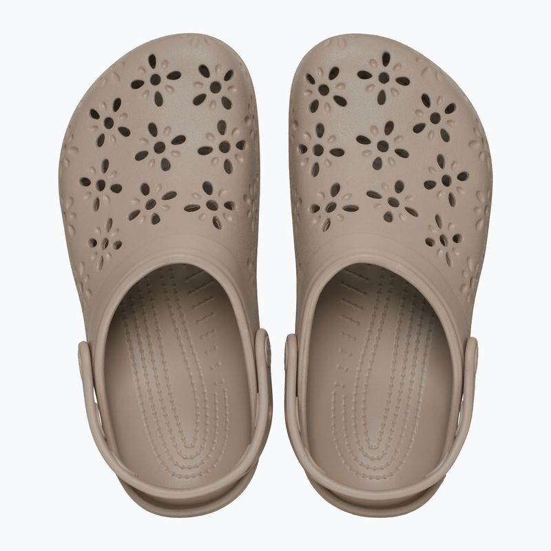 Nazouváky Crocs Classic Floral Cutout Clog taupe 2
