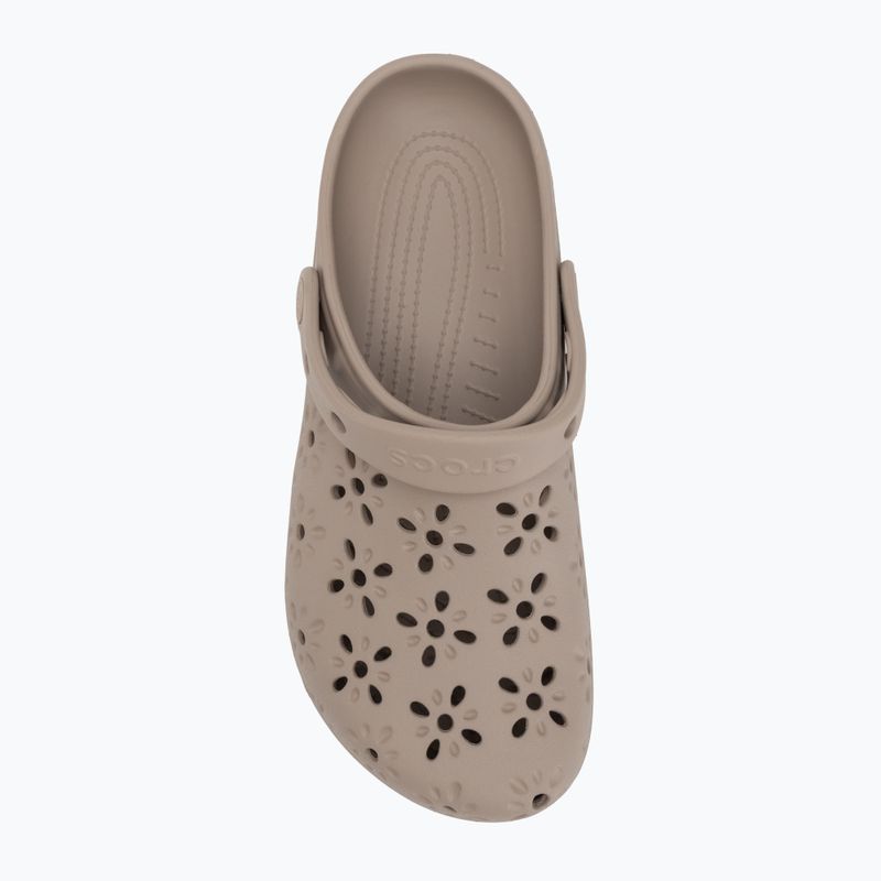 Nazouváky Crocs Classic Floral Cutout Clog taupe 6