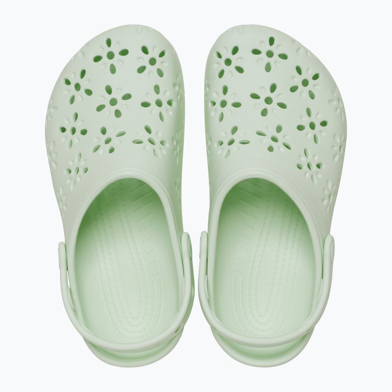 Nazouváky Crocs Classic Floral Cutout Clog jade tint 2