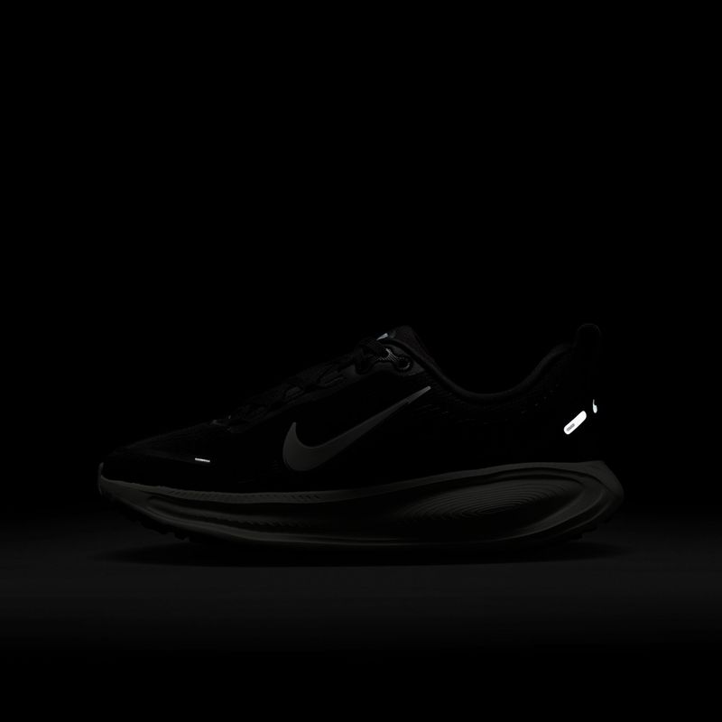 Dětské běžecké boty Nike Vomero 18 black/coconut milk/iron ore/summit white 16