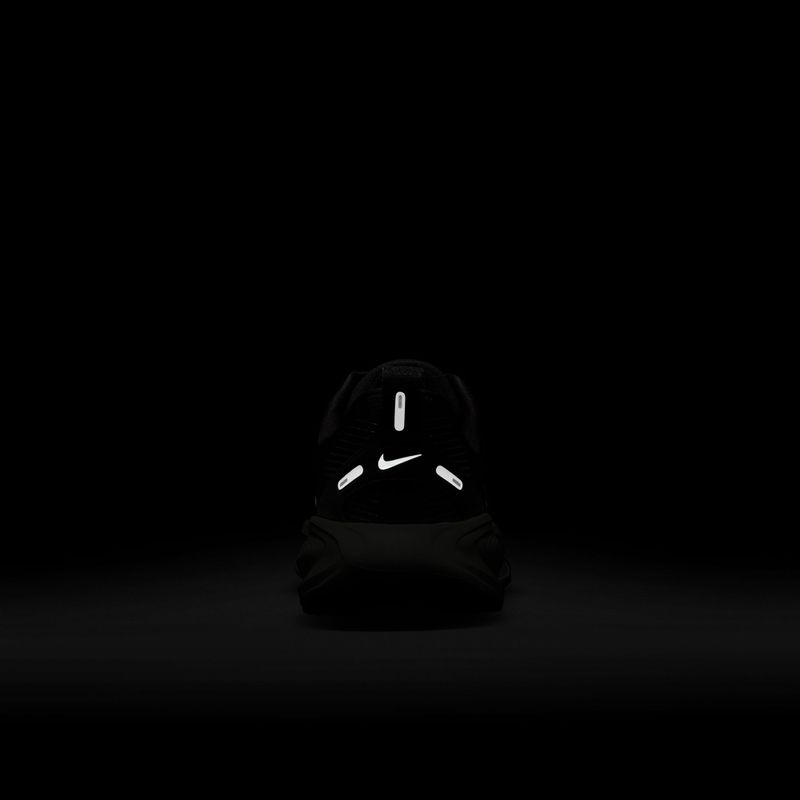 Dětské běžecké boty Nike Vomero 18 black/coconut milk/iron ore/summit white 17