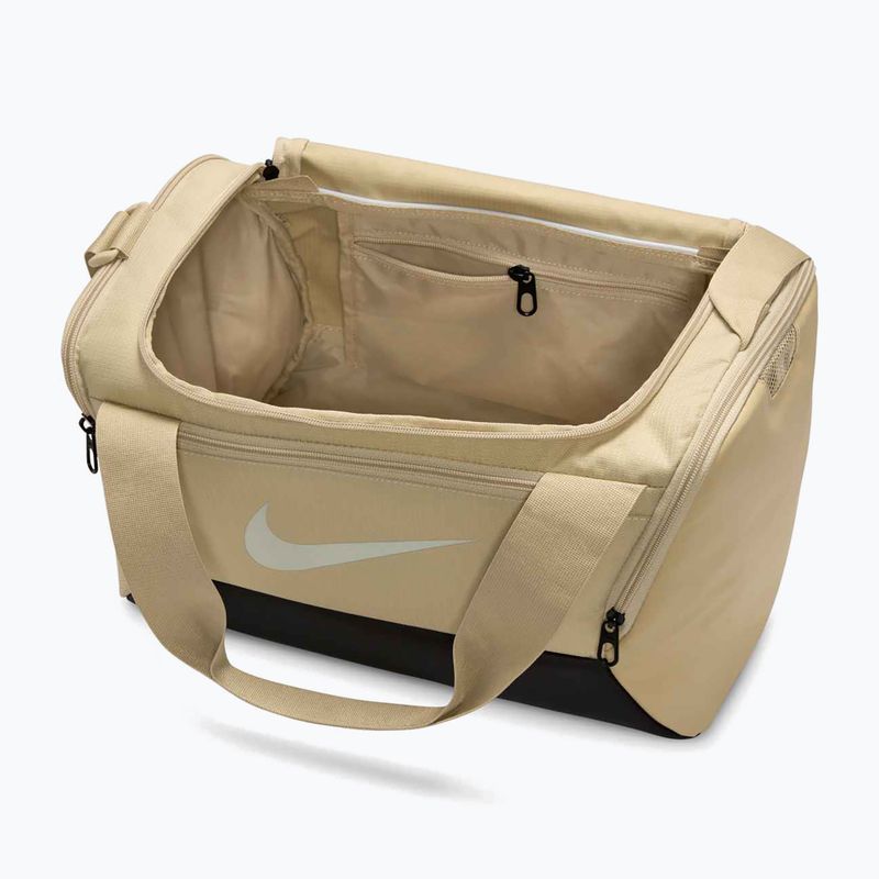 Tréninková taška Nike Brasilia 9.5 Duffle 25 l desert khaki/black/sail 4