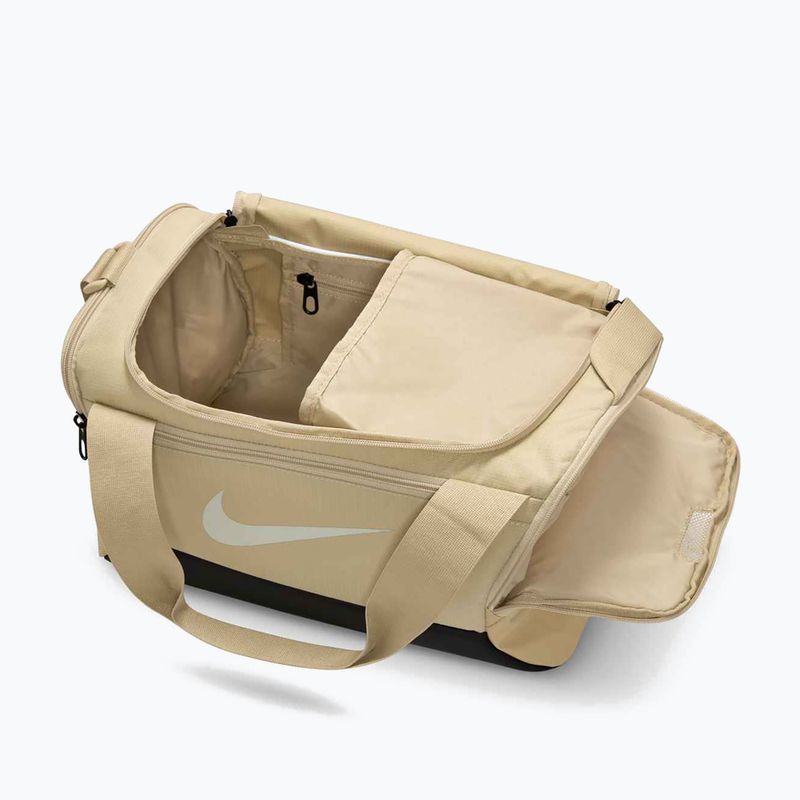 Tréninková taška Nike Brasilia 9.5 Duffle 25 l desert khaki/black/sail 5