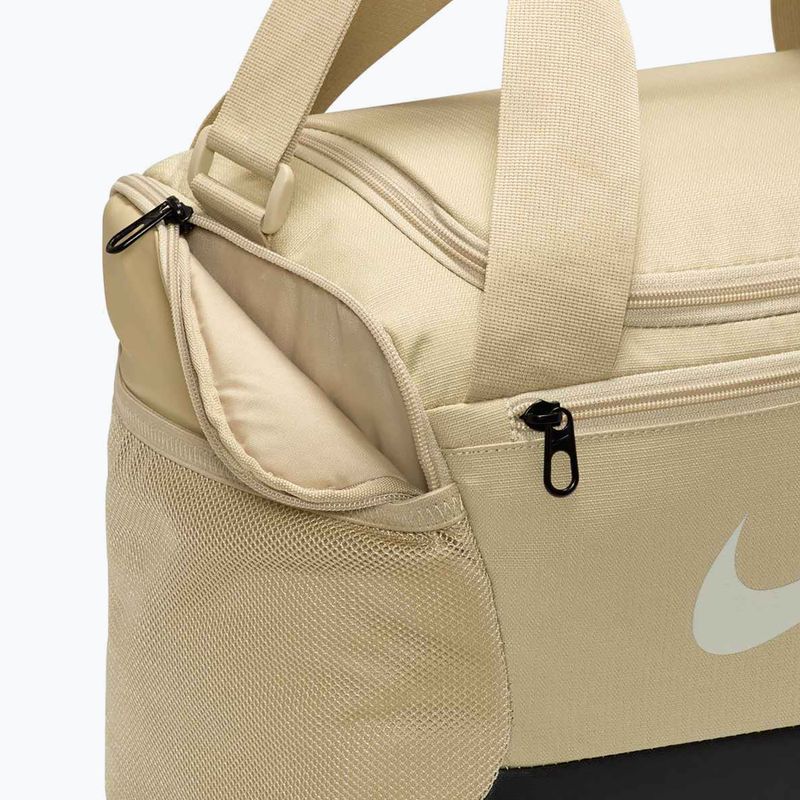 Tréninková taška Nike Brasilia 9.5 Duffle 25 l desert khaki/black/sail 7