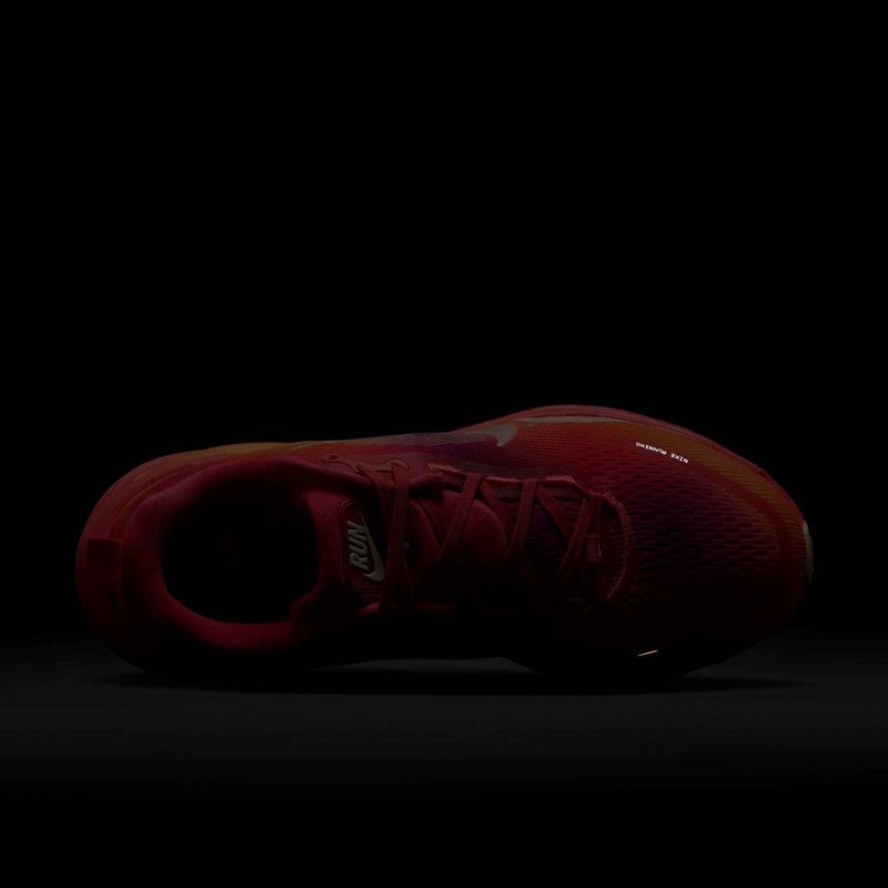 Dámské běžecké boty Nike Vomero 18 SE ember glow/sweet beet/marrakesh/washed coral 9