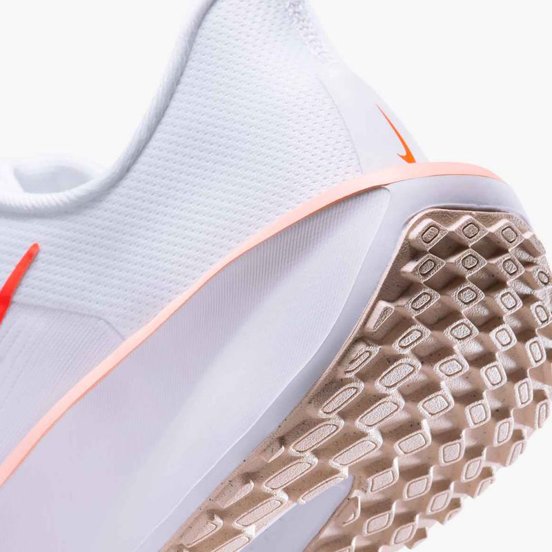 Dámské běžecké boty Nike Quest 6 white / bright crimson / washed coral 10