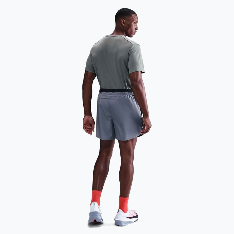 Pánské běžecké tričko Nike Miler Dri-Fit UV smoke grey 3