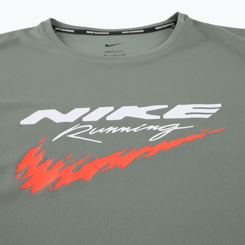 Pánské běžecké tričko Nike Miler Dri-Fit UV smoke grey 8