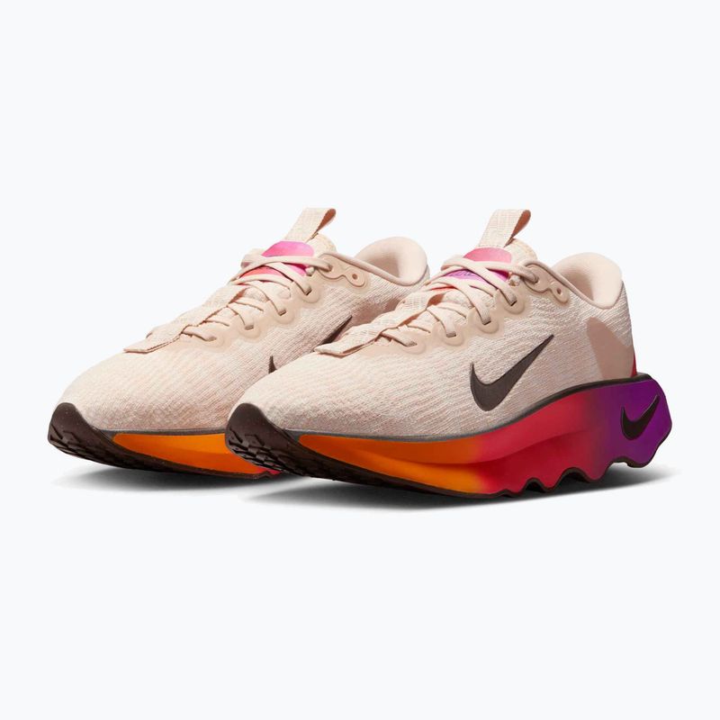 Dámské tréninkové boty Nike Motiva SE pearl white/pale ivory/vivid purple/mtl gold grain 3
