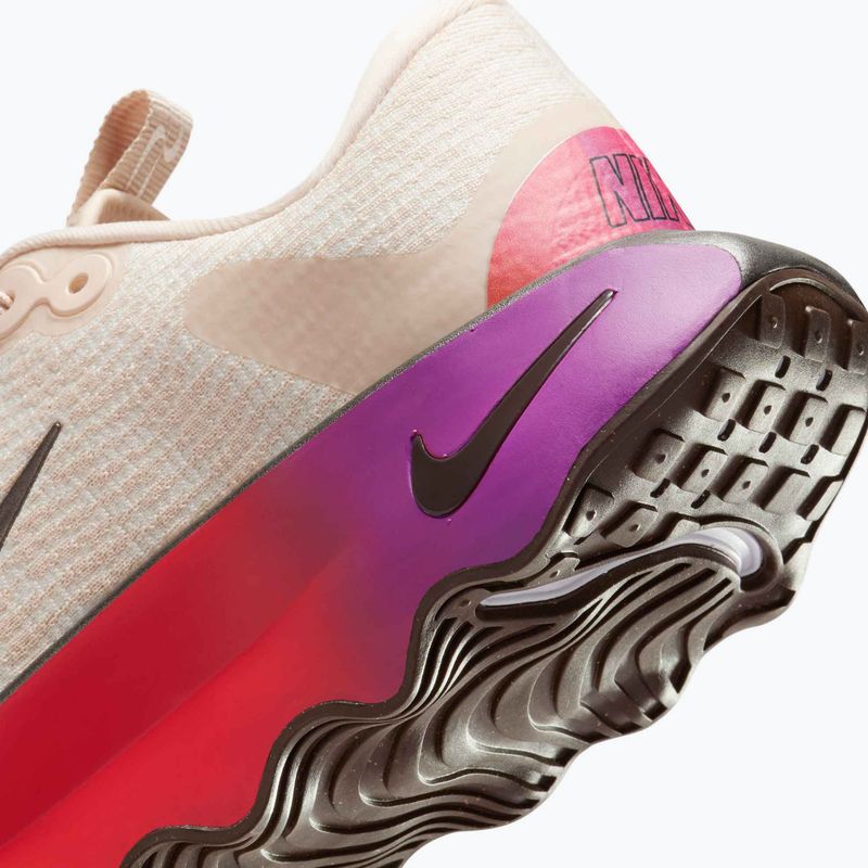 Dámské tréninkové boty Nike Motiva SE pearl white/pale ivory/vivid purple/mtl gold grain 9