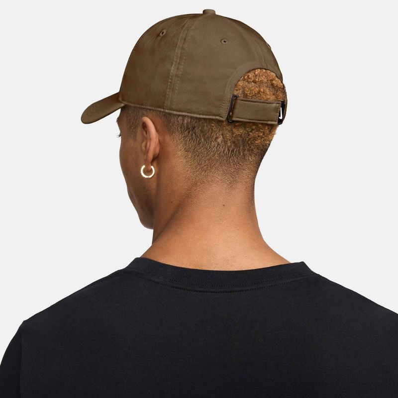 Kšiltovka Nike Dri-FIT Club mosswood brown/white 2