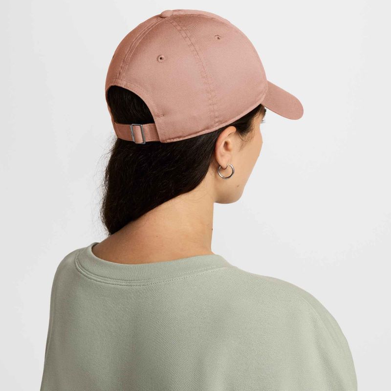 Kšiltovka Nike Club Unstructured Futura Wash rose gold/white 2
