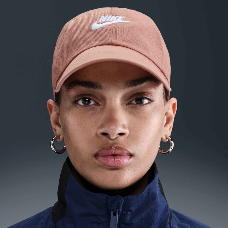 Kšiltovka Nike Club Unstructured Futura Wash rose gold/white 7