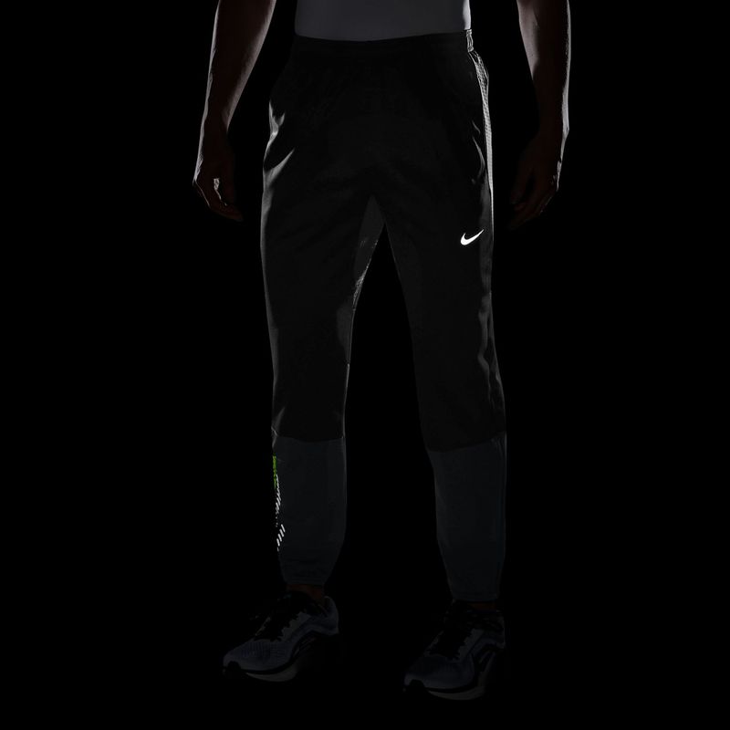 Pánské běžecké kalhoty Nike Challenger Therma-Fit Winterized light smoke grey 7