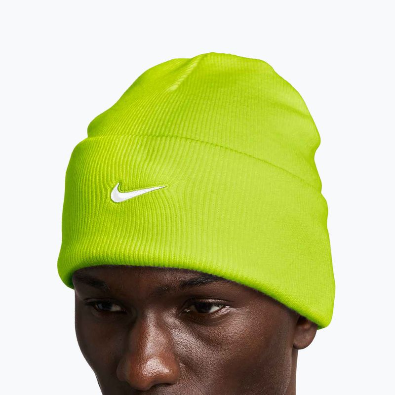 Zimní čepice Nike Peak Swoosh Beanie cyber/white 5