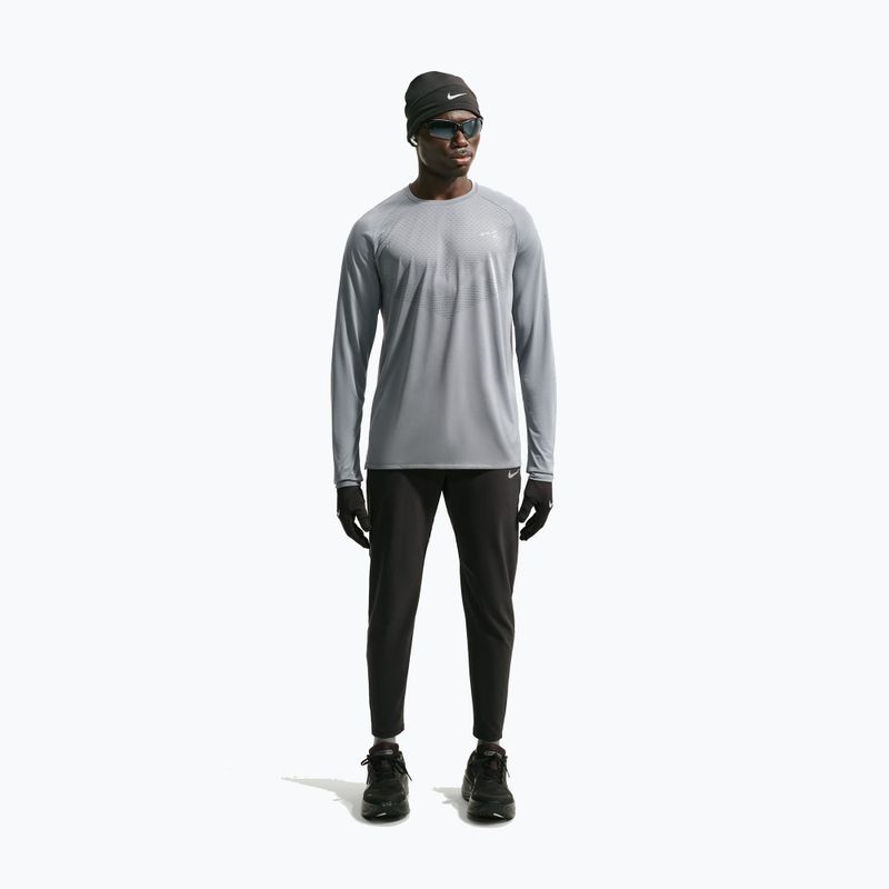 Pánské běžecké tričko Longsleeve Nike Stride Dri-Fit ADV Smoke Grey 2