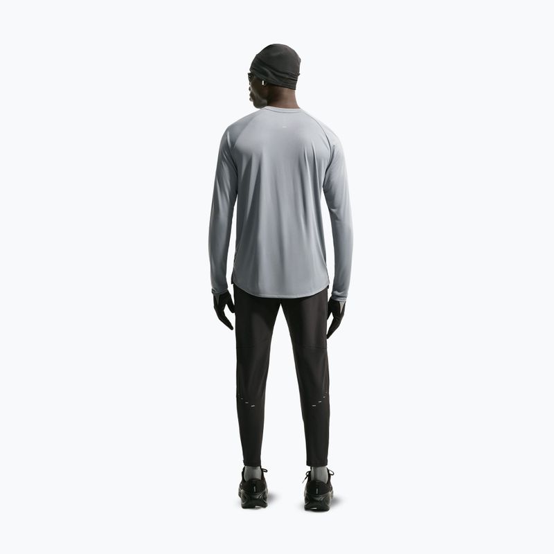 Pánské běžecké tričko Longsleeve Nike Stride Dri-Fit ADV Smoke Grey 3