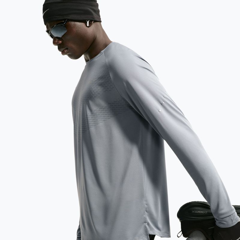 Pánské běžecké tričko Longsleeve Nike Stride Dri-Fit ADV Smoke Grey 6