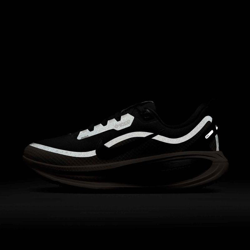 Dámské běžecké boty Nike Vomero 18 GORE-TEX black/crimson tint/black/black 8