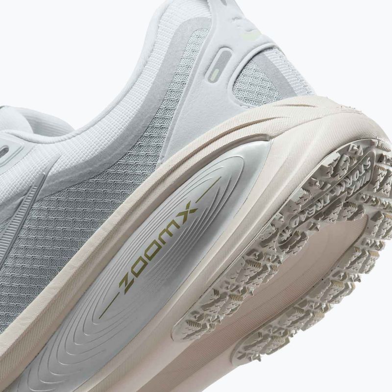 Pánské běžecké boty Nike Vomero 18 GORE-TEX pure platinum/metallic silver 10