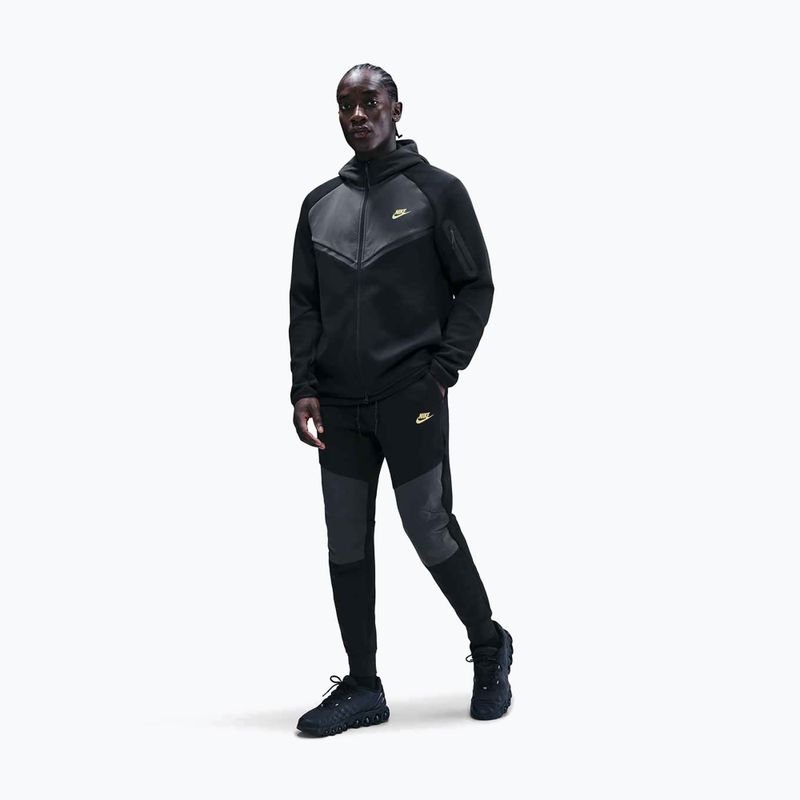 Pánské tepláky Nike Tech Joggers black/dark smoke grey/metallic gold 2