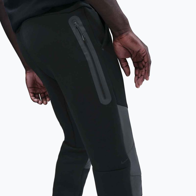 Pánské tepláky Nike Tech Joggers black/dark smoke grey/metallic gold 5