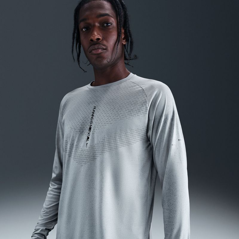 Pánské běžecké triko Longsleeve Nike Stride Dri-Fit ADV light smoke grey 3
