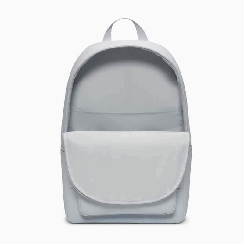 Městský batoh Nike Heritage 23 l pure platinum/metallic silver 4