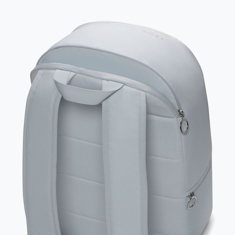 Městský batoh Nike Heritage 23 l pure platinum/metallic silver 5