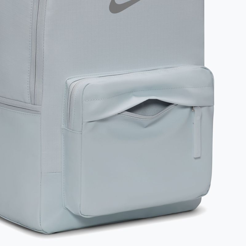 Městský batoh Nike Heritage 23 l pure platinum/metallic silver 8