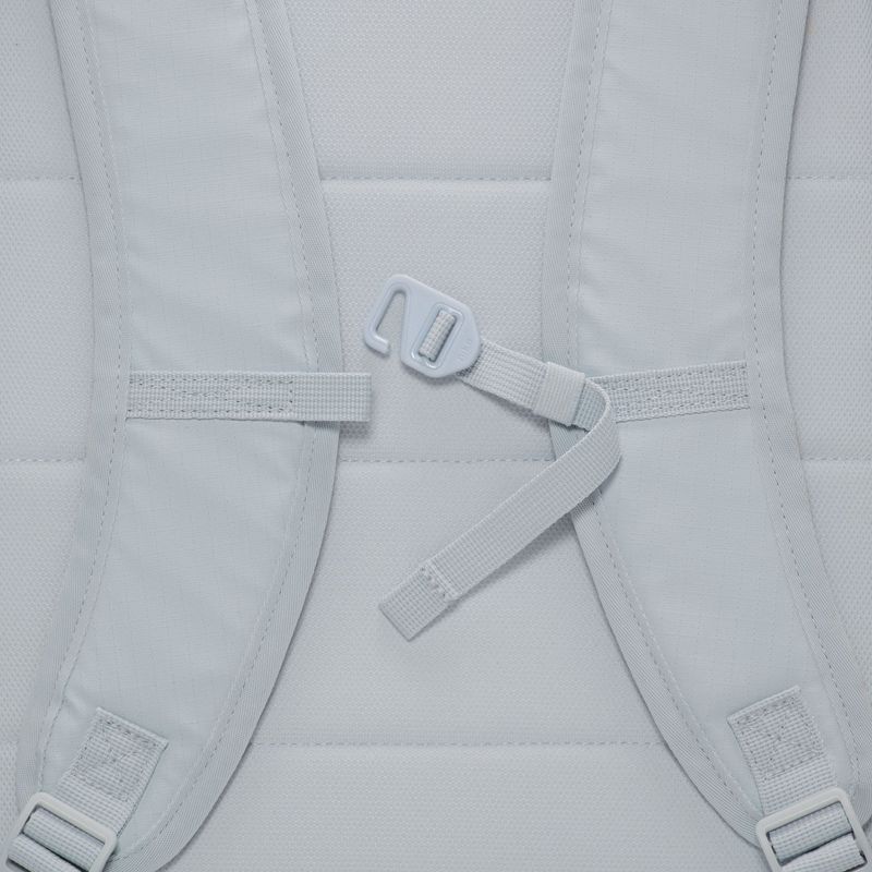 Městský batoh Nike Heritage 23 l pure platinum/metallic silver 10