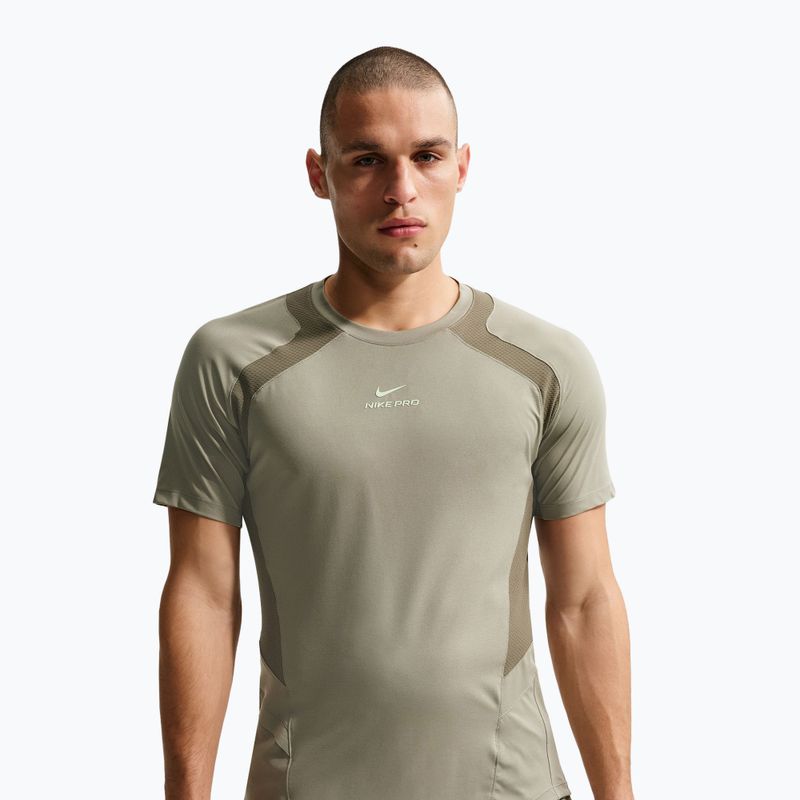 Pánské tréninkové tričko Nike Pro Training Dri-Fit light army/medium olive/light liquid lime 4