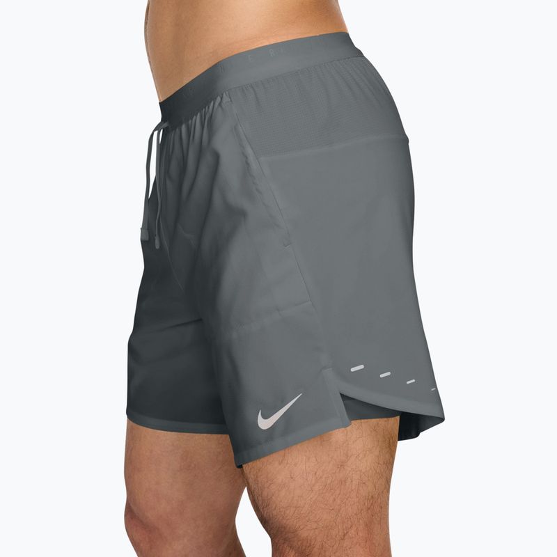 Pánské běžecké šortky Nike Stride Dri-Fit 2in1 7" smoke grey 3