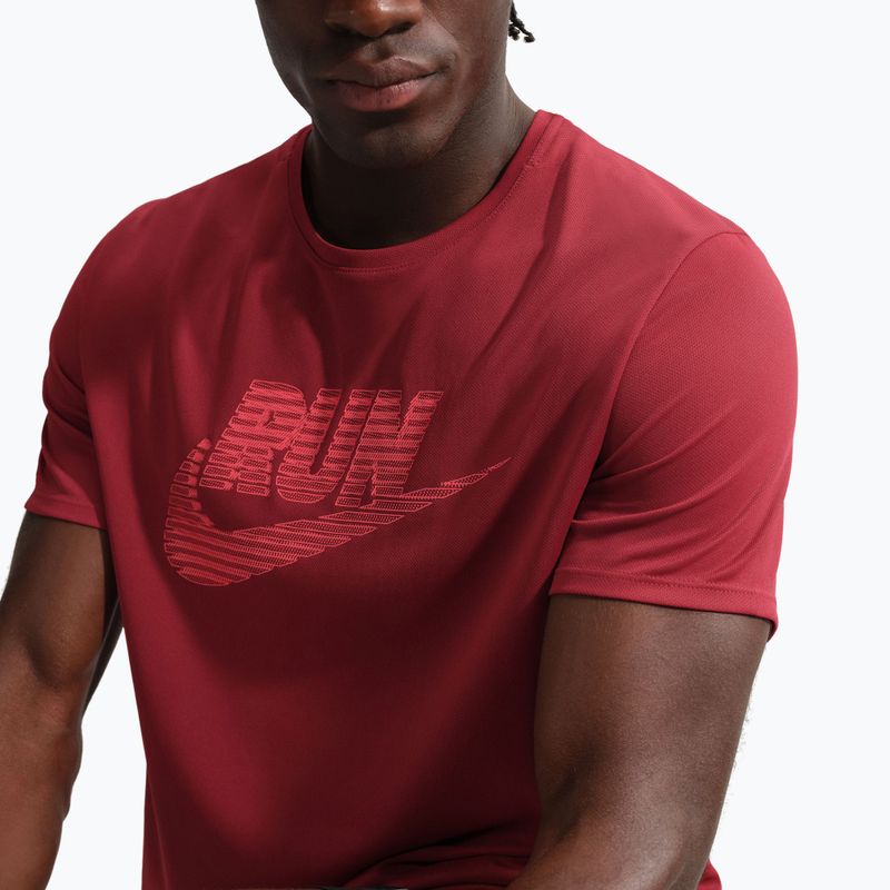 Pánské běžecké tričko Nike Miler Dri-Fit UV team crimson/light crimson 4