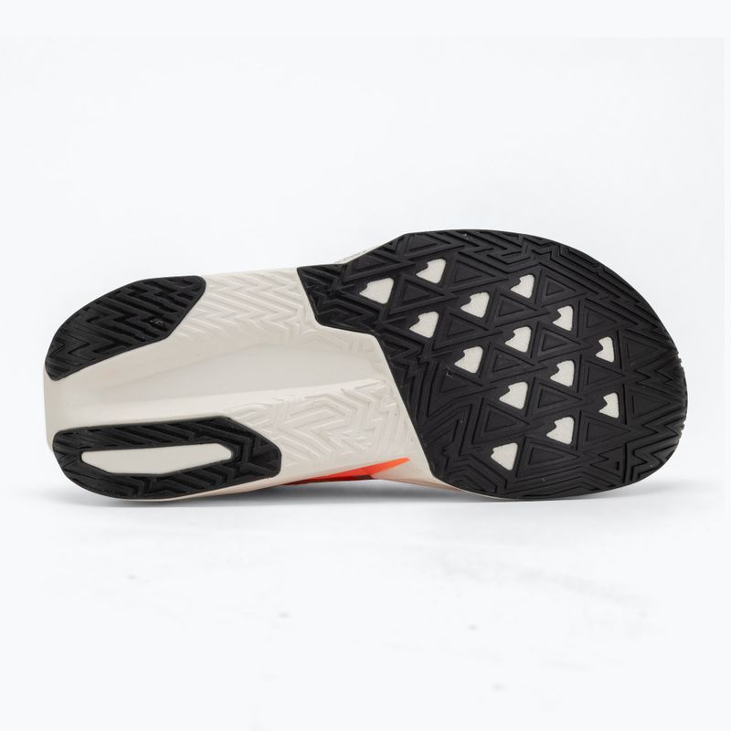 Pánské běžecké boty New Balance FuelCell Rebel V5 tangerine heat/silver metallic 4