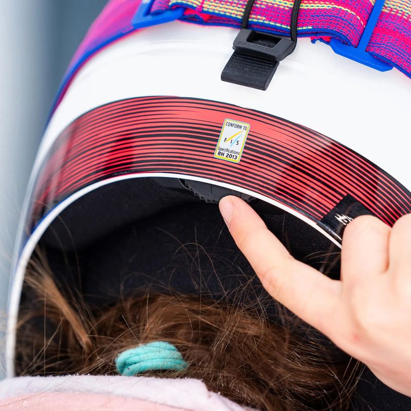 Dětská lyžařská helma Salomon Equipe Fis + Chinguard Jr white/race blue 9
