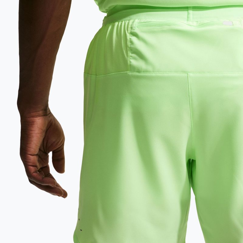Pánské běžecké šortky Nike Stride Dri-Fit 2in1 7" lime blast 4